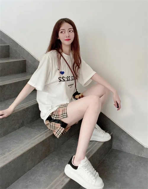 알렉산더 맥퀸 오버사이즈드 스니커즈 화이트 블랙 553770WHGP79061 photo review