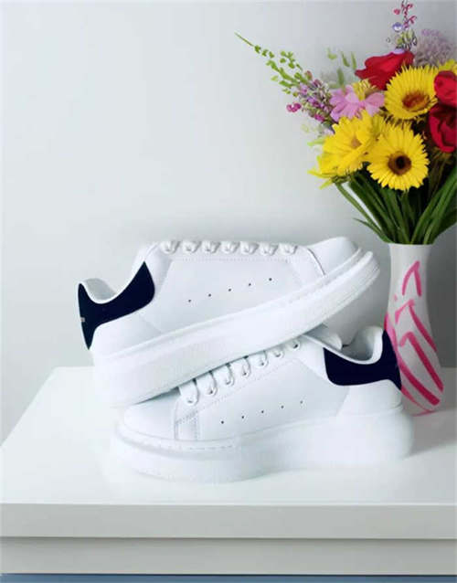알렉산더 맥퀸 오버사이즈드 스니커즈 화이트 블랙 553770WHGP79061 photo review
