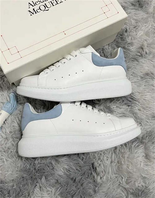 알렉산더 맥퀸 오버사이즈드 스니커즈 화이트 파우더 블루 553770WHGP79412 photo review