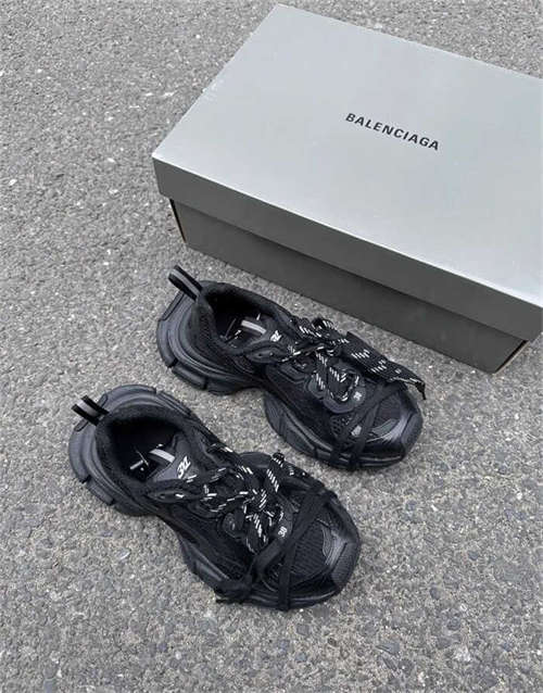 발렌시아가 3XL 스니커즈 블랙 734731W3XL11010 photo review