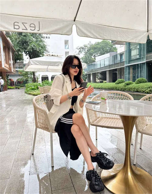 발렌시아가 3XL 뮬 블랙 742682W3XL11010 photo review