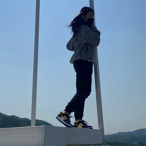 나이키 에어포스 1 LV8 애슬레틱 클럽 블랙 다크 설퍼 DH9597-002 photo review