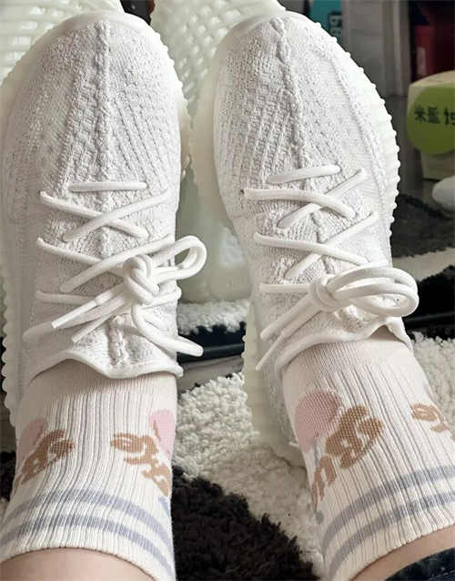 아디다스 이지 부스트 350 V2 버터 F36980 photo review