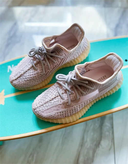 아디다스 이지 부스트 350 V2 안틀리아 - 논리플렉티브 FV3250 photo review