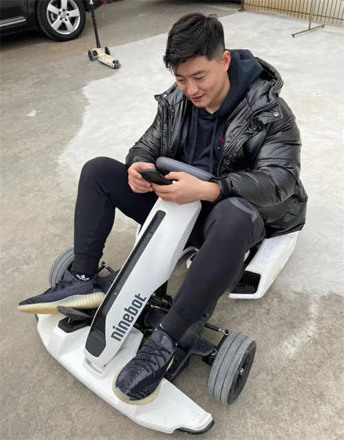 아디다스 이지 부스트 350 V2 카본 FZ5000 photo review